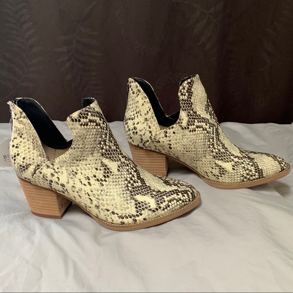NWT Blondo Waterproof Leather Bootie Snake Skin - Picture 4 of 9
